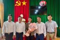 Chi bộ trường THPT Đắk Song chia tay đảng viên chuyển sinh hoạt